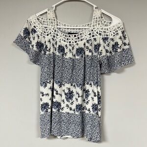 IZ Byer Girl Top XL 16 blue /white floral Cold Shoulder Shirt, lace trim